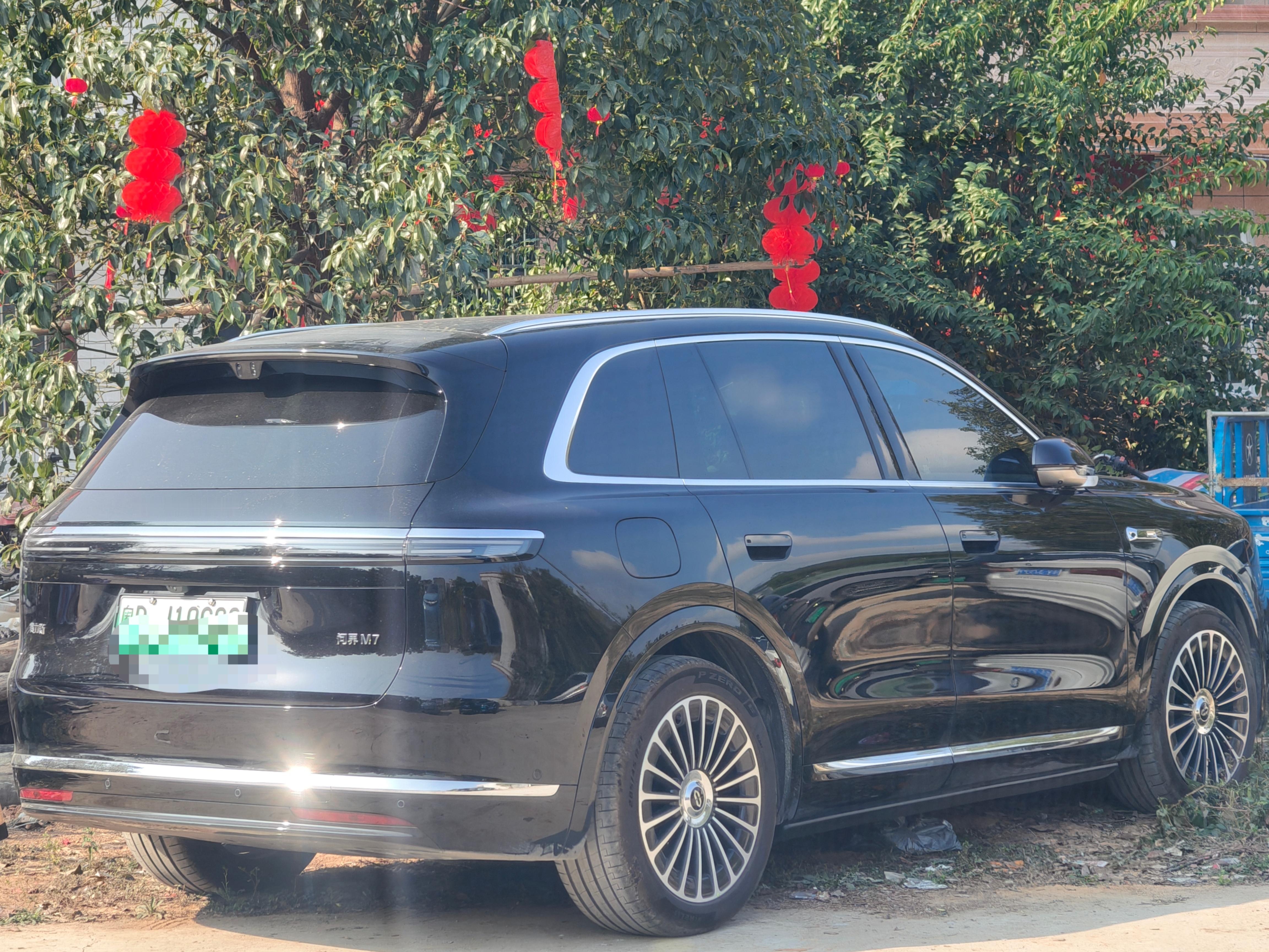 农村小地方都能看到新 M7，这问界的订单含金量真的没法质疑。甚至在很多地方 M7