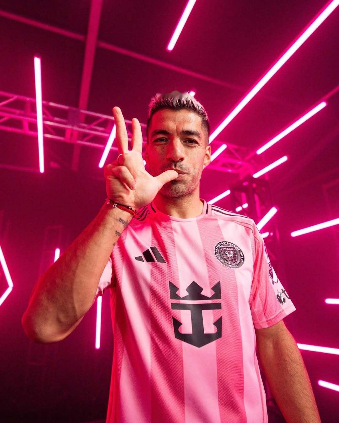 【迈阿密国际宣布与苏亚雷斯续约至2026年】迈阿密官网信息：苏亚雷斯在俱乐部开启