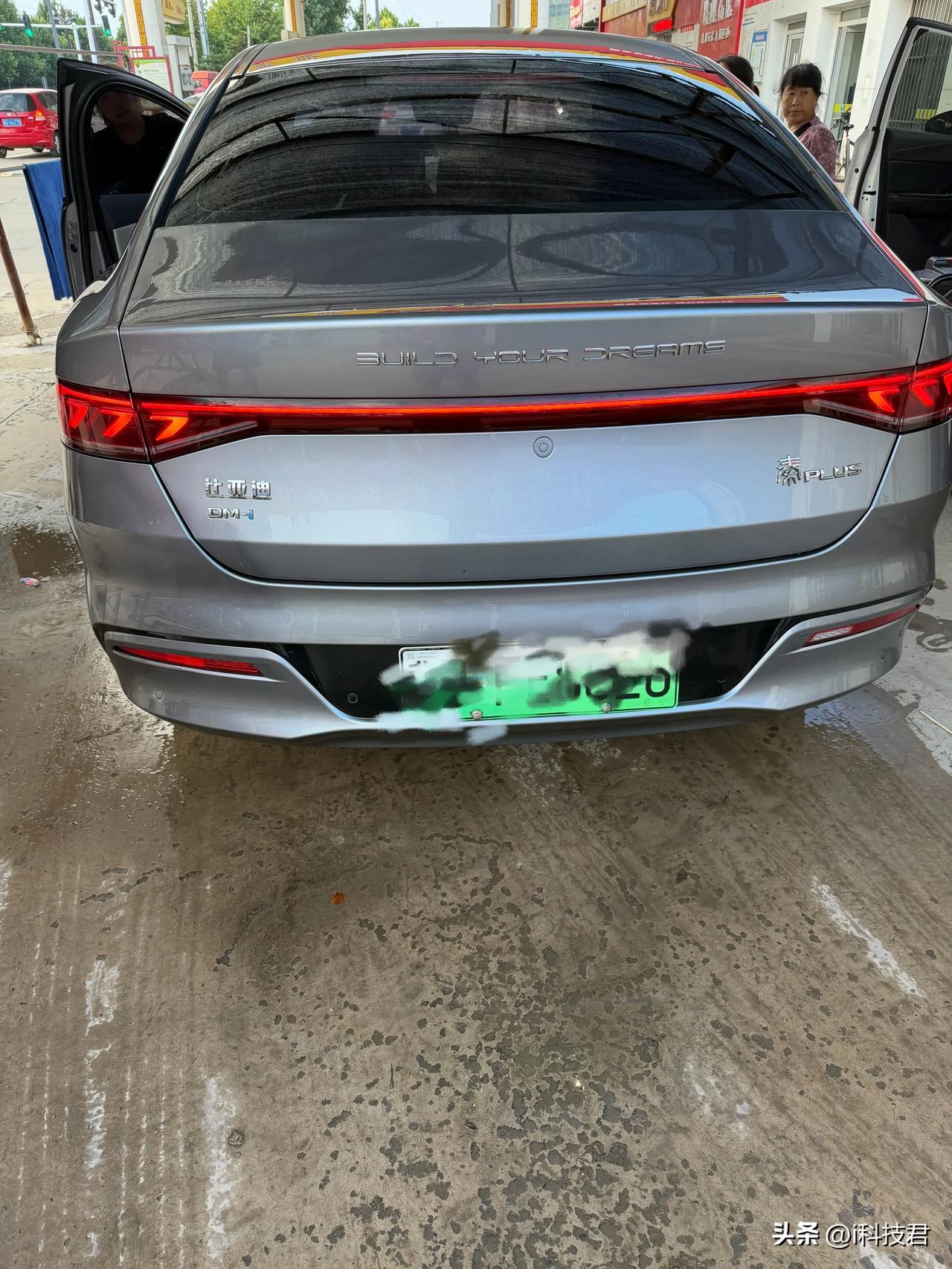 明天油价上涨，赶紧去加油了，92加满！目前是6.49元一升，线上支付还有点优惠[
