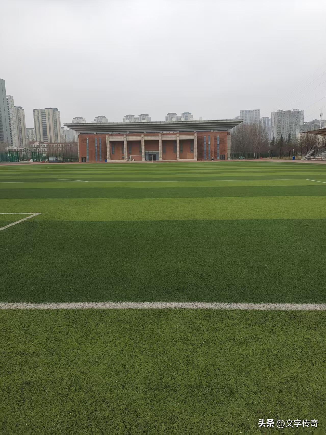 学生要放春秋假，家长没时间照顾孩子怎么办？
有人说，实在没人看孩子，就放到托管班