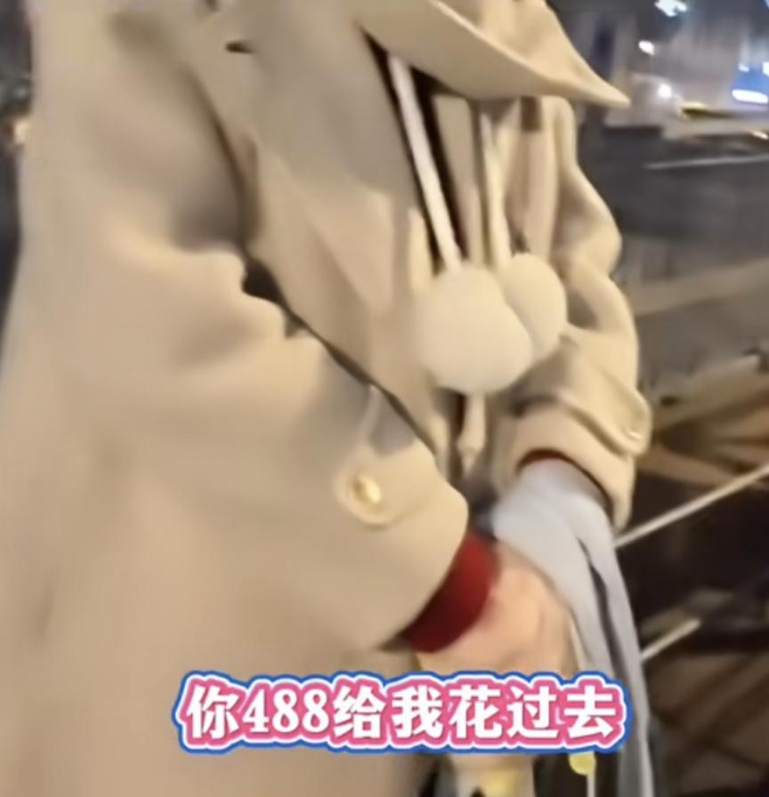 仅退款的风终究还是吹到摄影圈了。起因是一大学生在松花江大桥上找摄影师拍摄照片，摄