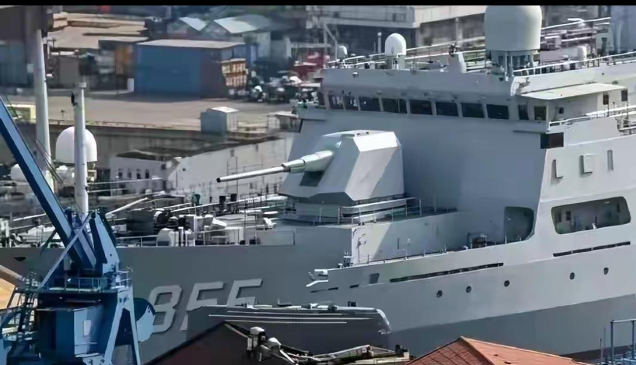 新型大舰炮来了，安装在“吴运铎”号试验舰上进行上舰测试的中国新一代155毫米舰炮