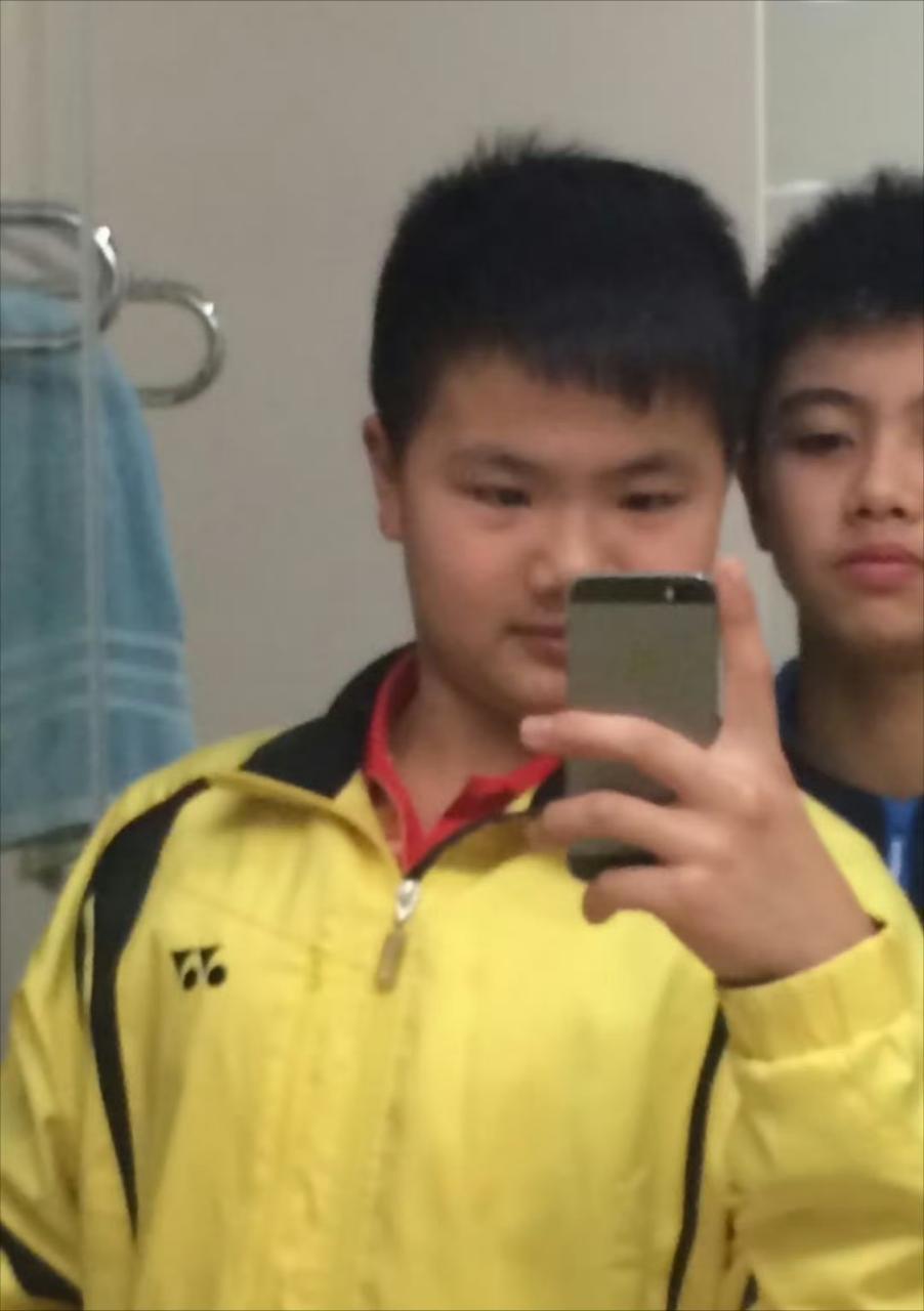想到就这么个小肥仔当时那么小就说自己以后长大了要去奥运会要当世界冠军，就觉得又可