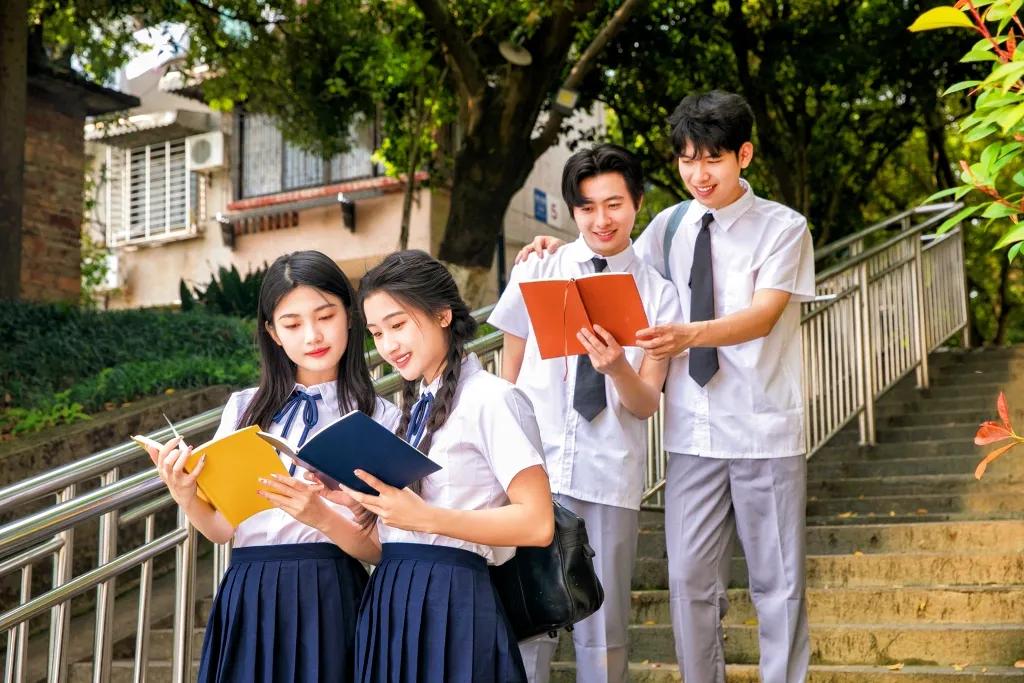 大一、大二、大三的在校大学生，如何让自己避免吃亏？如何让自己在毕业季找工作的时候