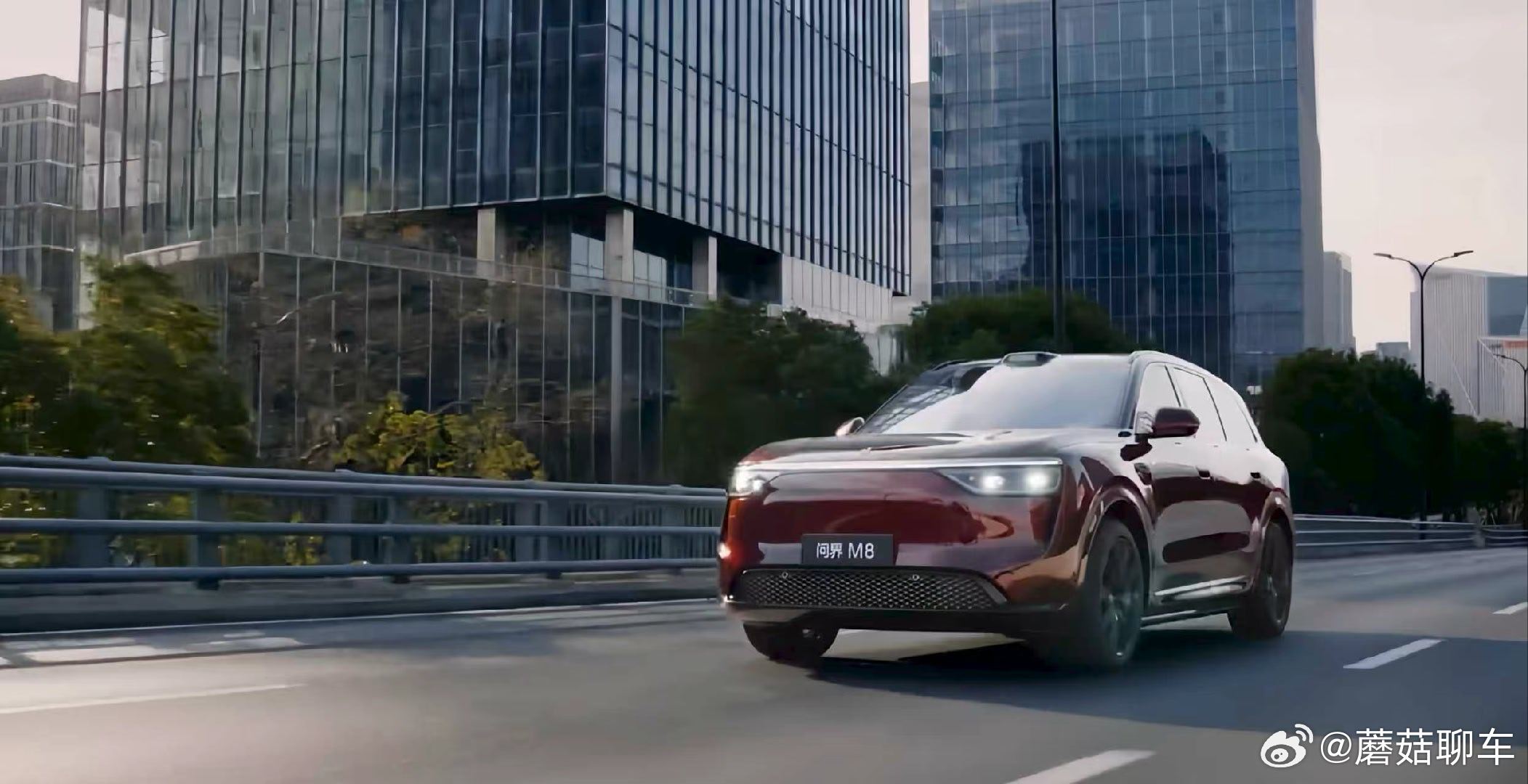 问界M8搭载896线激光雷达 问界M8不仅在智能驾驶上领先一步，其鸿蒙ALPS座