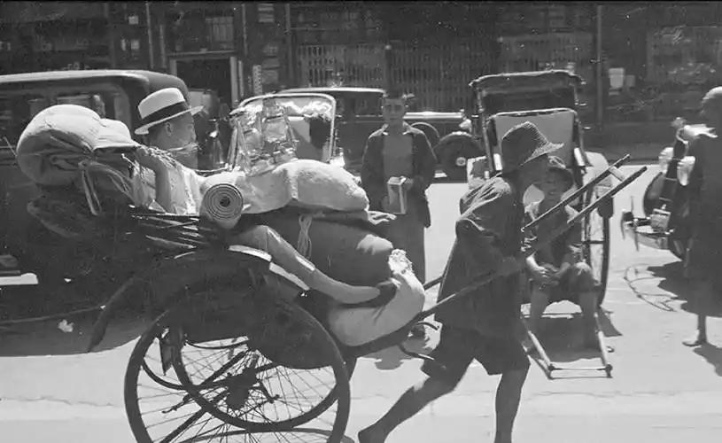 假如你穿越回了1949年，想买个烧饼吃顿早饭，你猜这一顿饭得花多少金圆券？

这