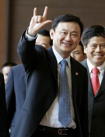 [太阳]是要逃跑吗？泰国警方透露，在泰国新总理选举前一天，前总理他信飞离泰国。
