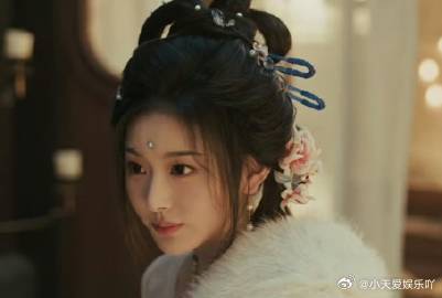 孔雪儿逐玉出场 孔雪儿的出场真的是美得让人心动，每一处细节都精心打造，妆容精致、