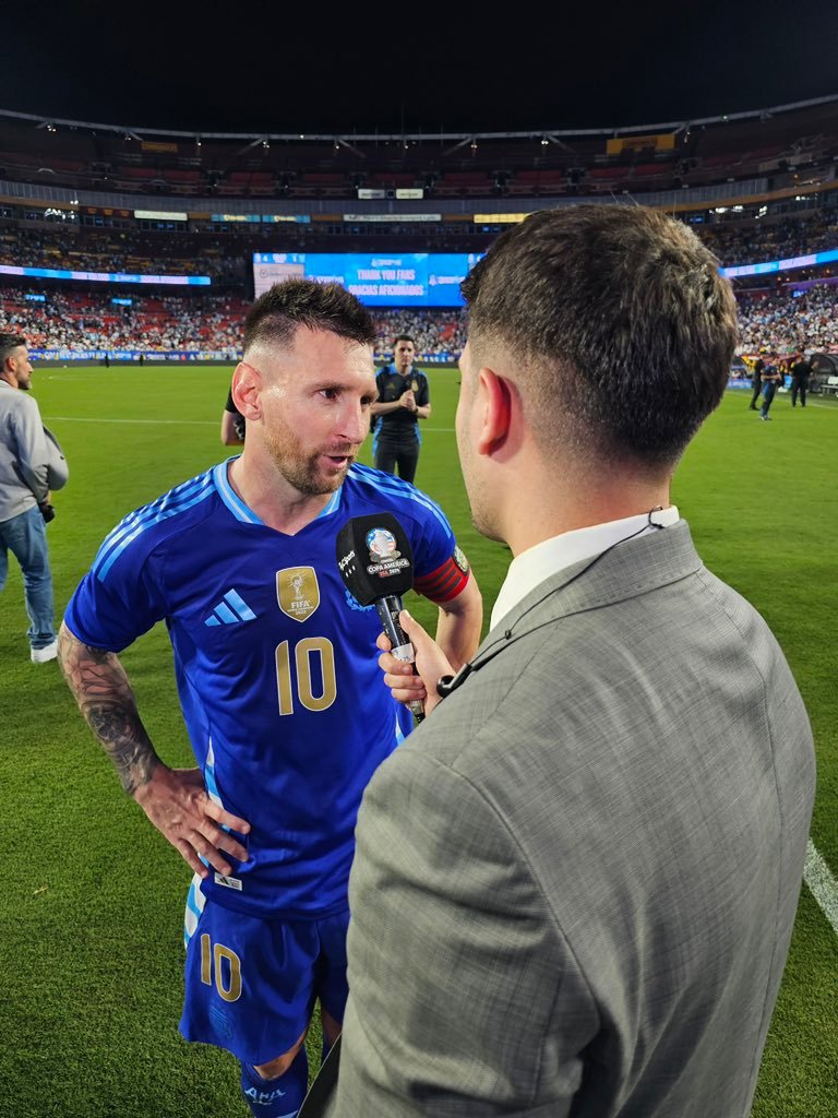 梅西赛后接受采访🎙️：“我们在前几分钟表现得很挣扎。我们的对手是一支后防线非常