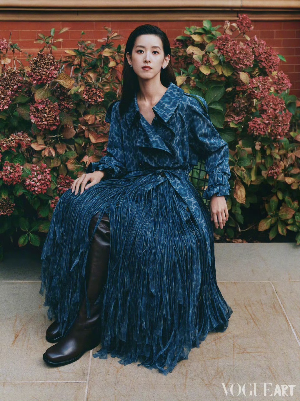 章泽天这波跨界直接杀疯了！从校园女神到商界精英，如今解锁VOGUE客座总监新身份