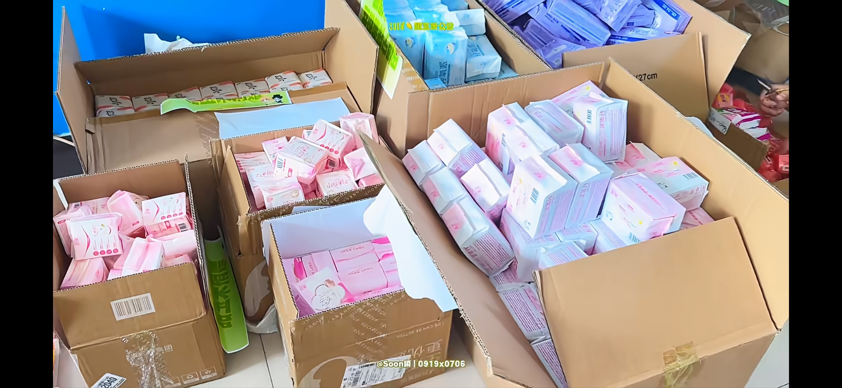 甜玉米开展专项女生关爱公益活动甜玉米爱心公益再出发，捐赠生理物资、普及健康知识，