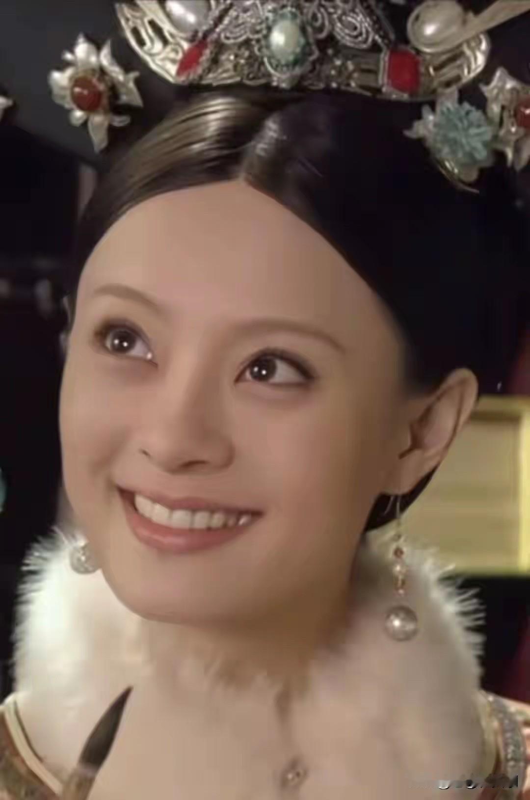 孙俪的剧我最爱《甄嬛传》。甄嬛从天真少女到腹黑太后的转变，孙俪诠释得太绝了。就说