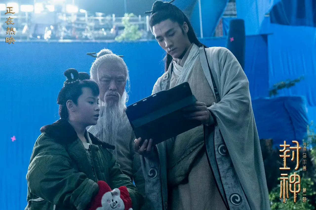 封神磕磕绊绊终于破了16亿，
只能说现实比电影更魔幻！
别的电影动不动破二三十亿