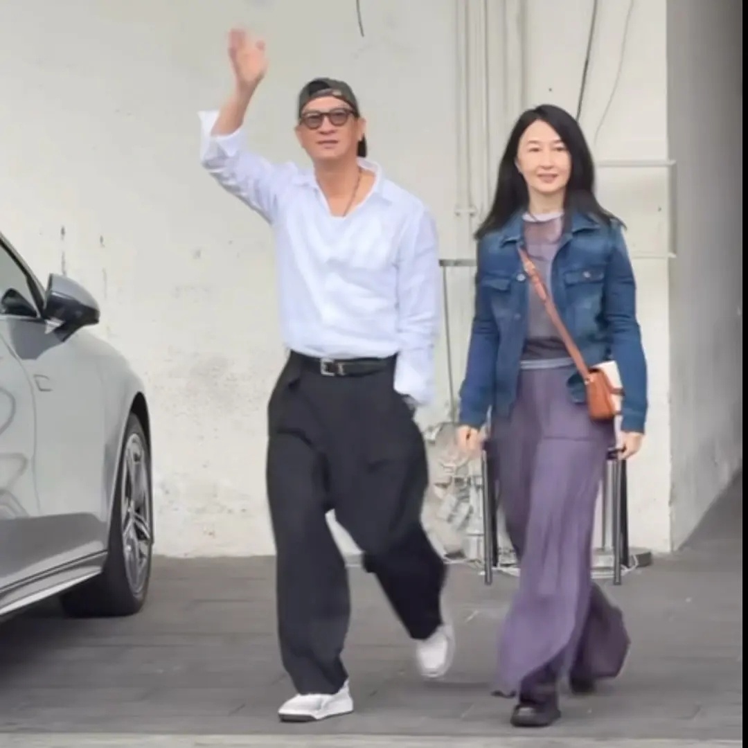 谁能看出这是62岁的状态？hk的防腐剂都让她吃了吧 