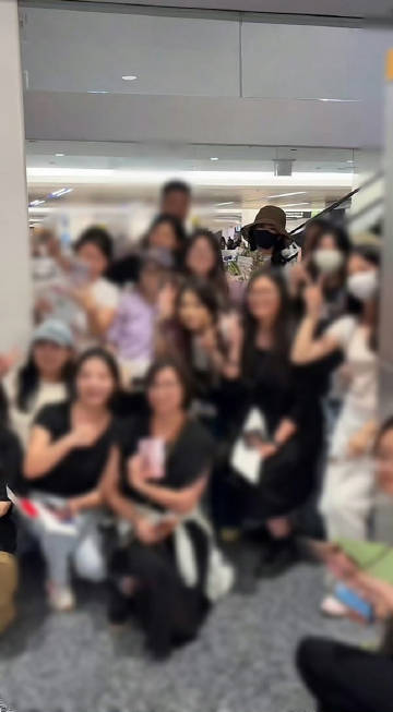 杨紫粉丝合照杨紫米兰粉丝合照 啊啊啊啊太好了 