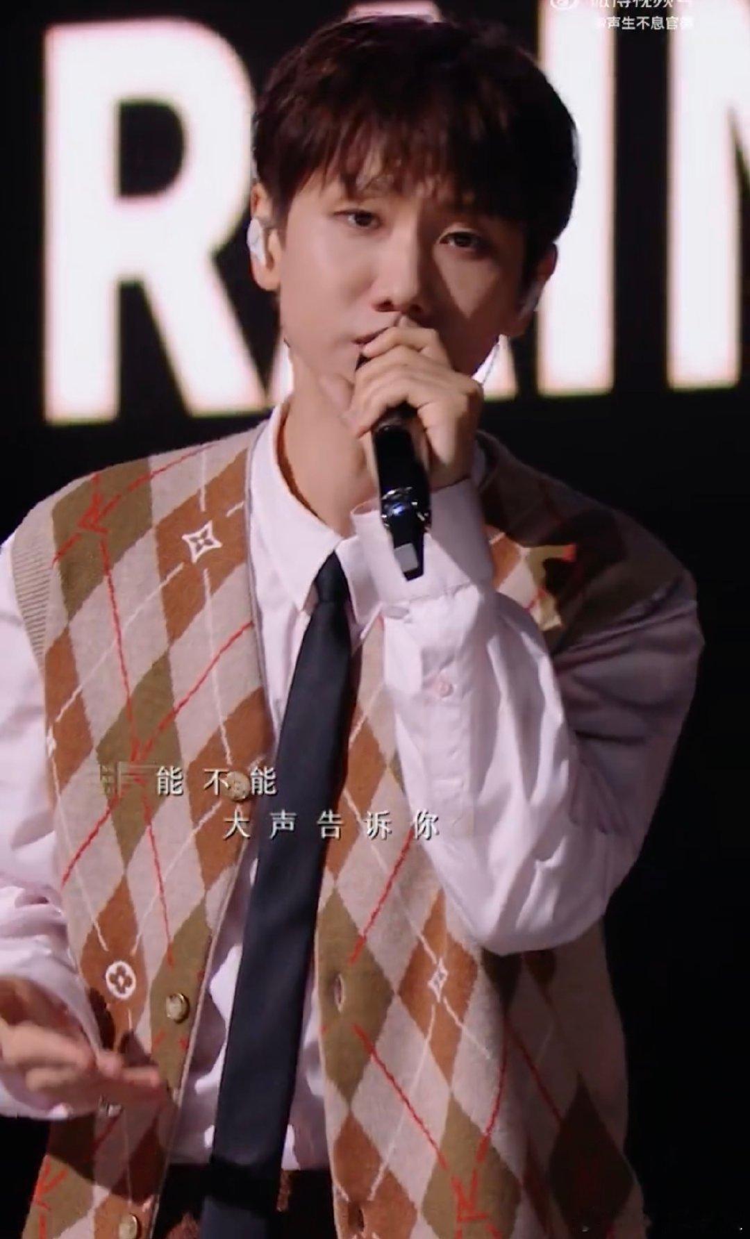 谁懂啊！汪苏泷的《像晴天像雨天》直拍，温柔声线搭配戳心歌词，“如果我能给你短暂的