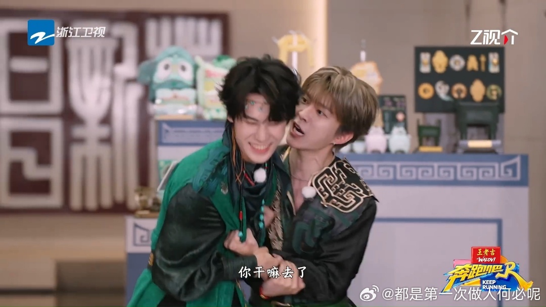 跑男这段时间没张真源，感觉氛围都闷闷的。结果他一回来，范丞丞直接开启吐槽模式，问