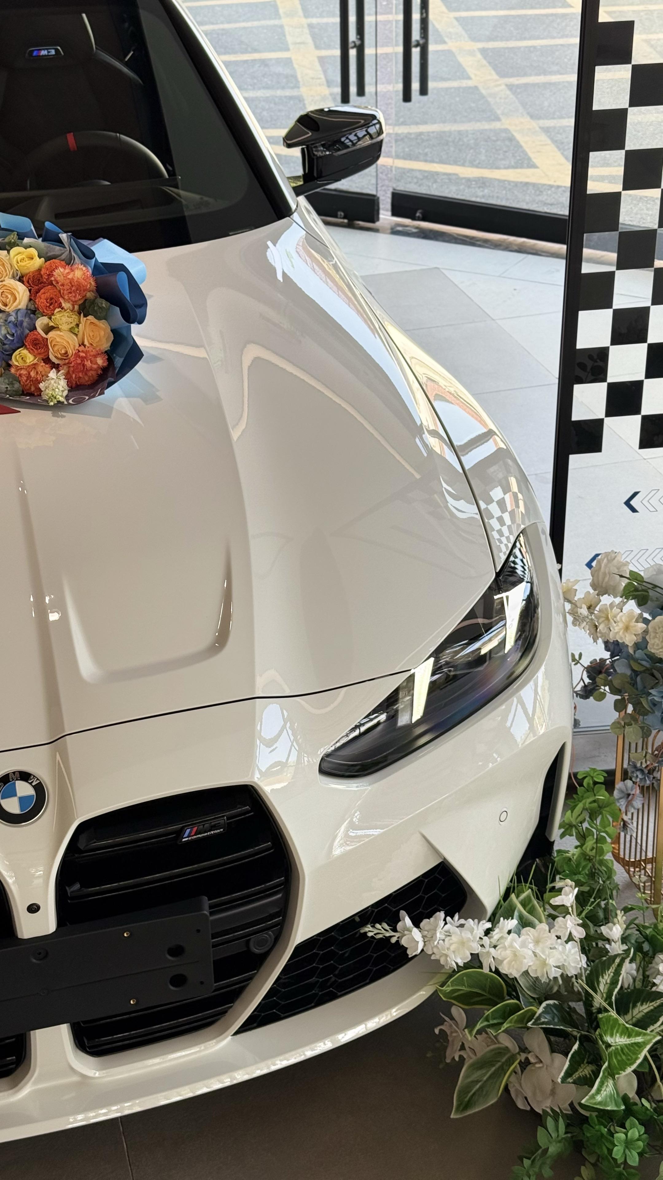 大哥对老婆说：这台也是3系，跟家里的一样