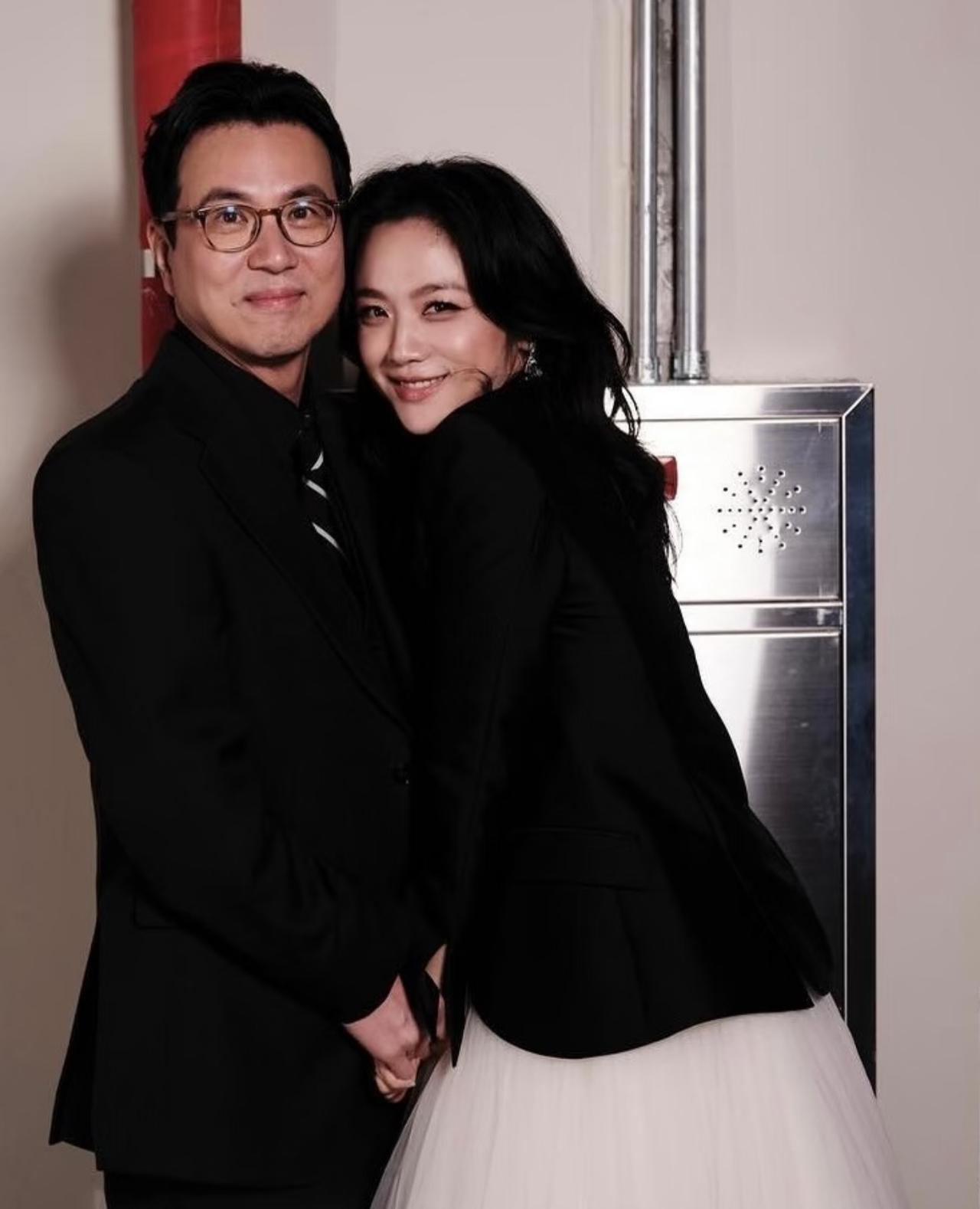 汤唯生完二胎，直接把韩国导演老公逼得停工3个月，这事放韩国，炸了。

导演金泰勇