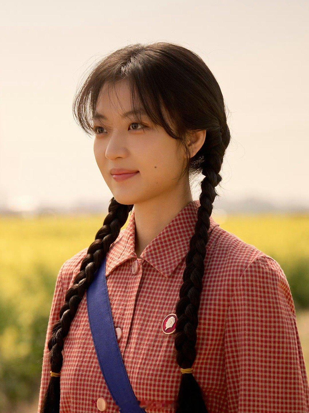 好心疼费霓 费霓有文采有热情，一个人扛大旗当啦啦队，努力照顾“失忆”英雄，却因为