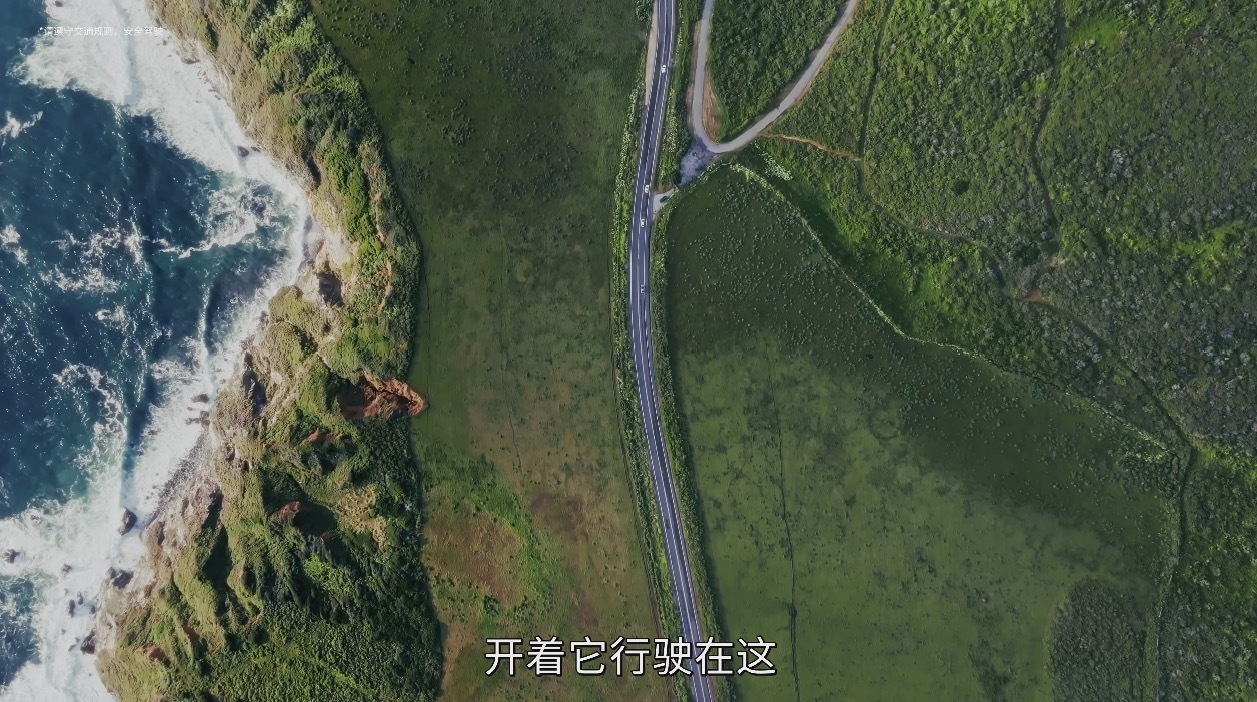 加州一号公路怎么开最解压九曲花街坡道急弯密集，带后轮转向车辆穿行顺滑，普通大车途
