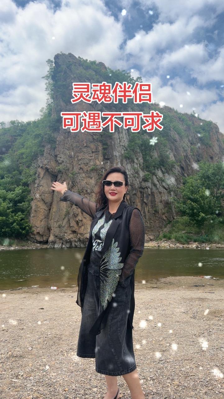 世上没有一辈子的相遇，却有一辈子的惦记，真正的灵魂之爱不需要太多的言语...