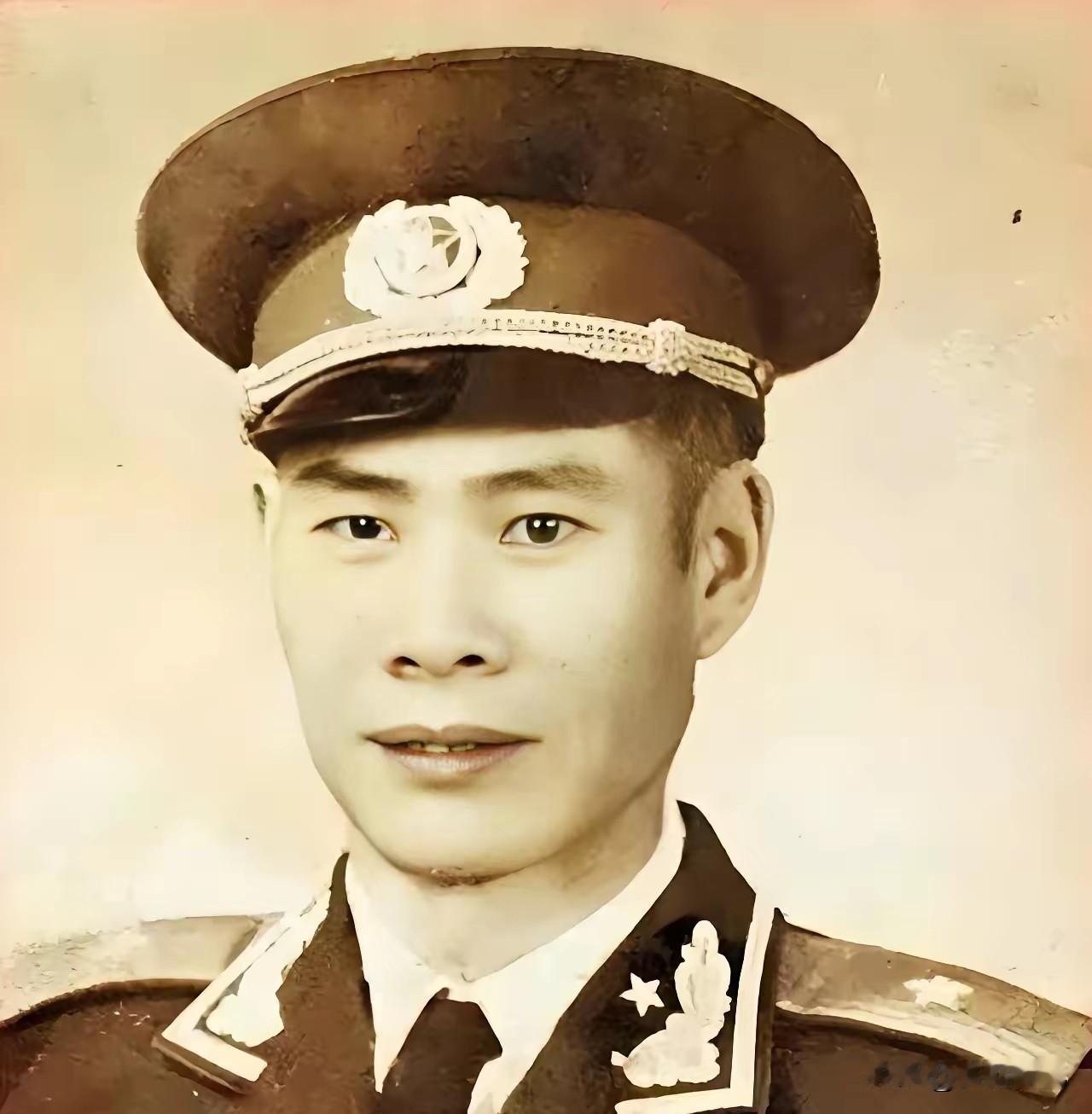 厂长满脸错愕！副军长对着满身煤灰老工人郑重敬礼，背后藏着一段战功赫赫的过往
 