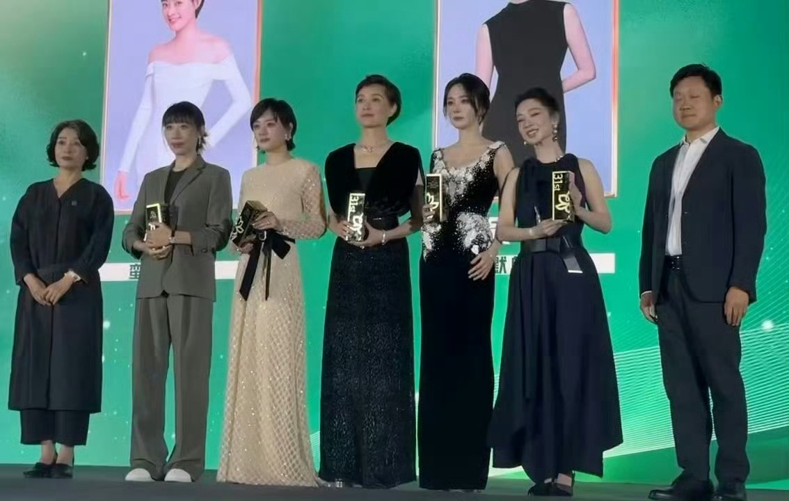 白玉兰五位准视后合影白玉兰五位准视后同框合影，实力女演员齐聚一堂！各自携优质作品