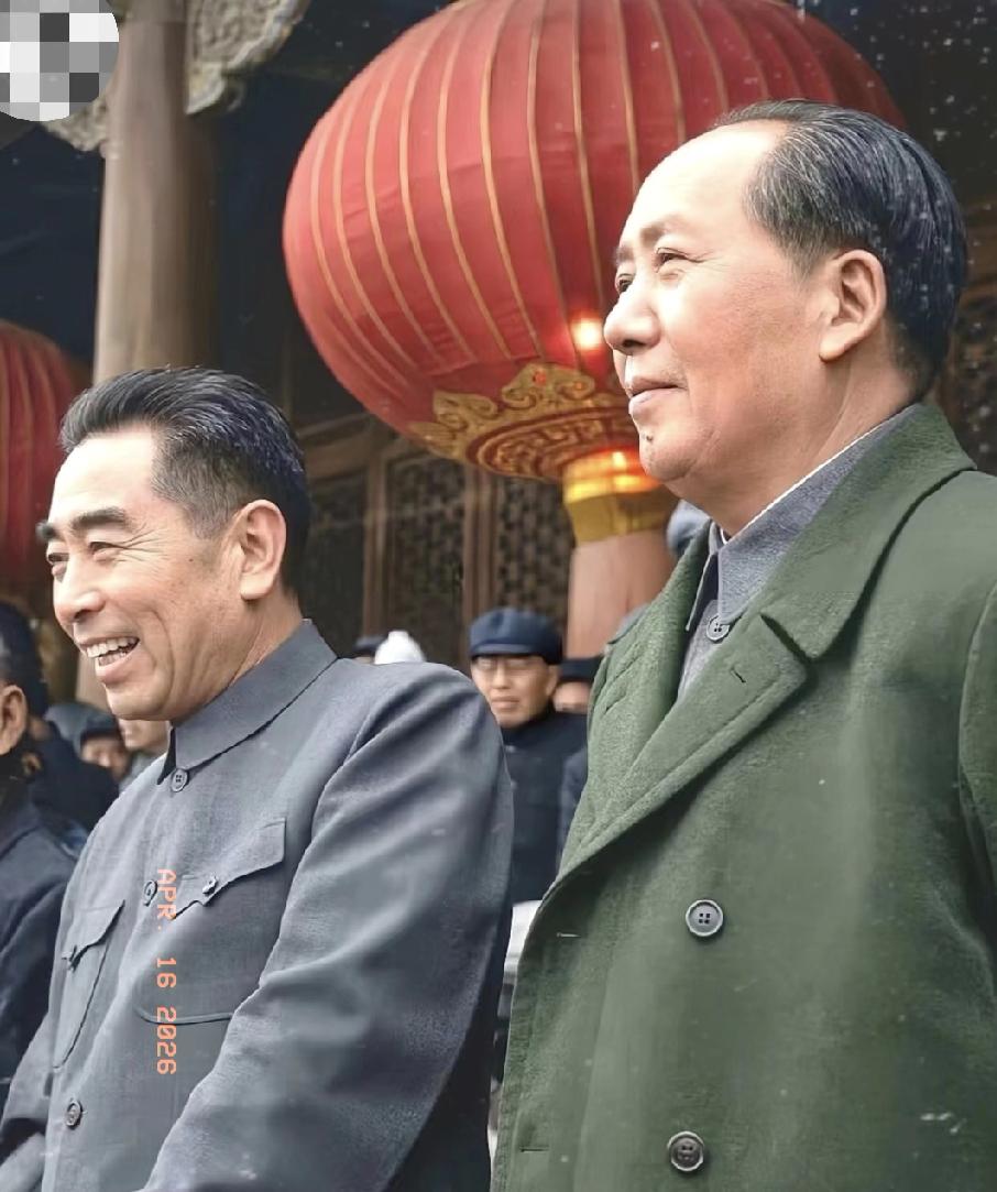 向伟大的前辈们致敬🌹🌹
他俩站一起就很有气势！
缅怀先烈 国人当自强 一代伟