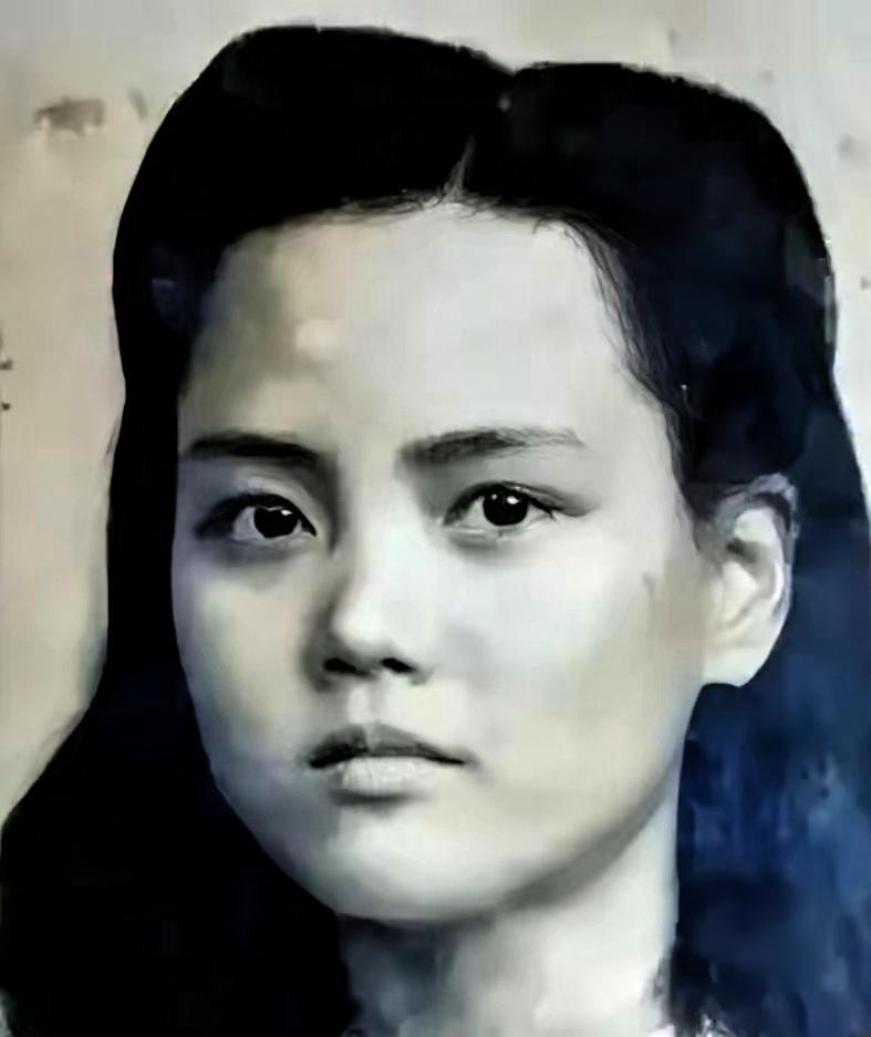 1943年底，地下党徐佩珩正在发电报，突然发现外面有日军跑动，徐佩珩赶紧收好东西