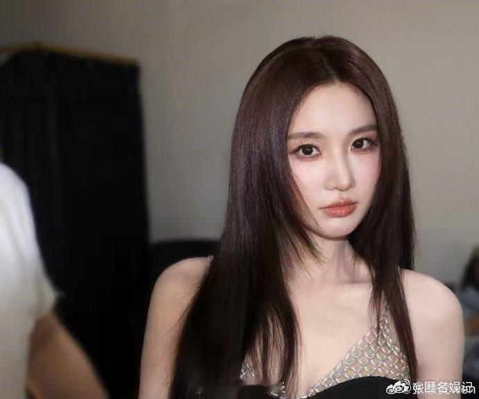 张慧雯张慧雯同学说她平常不怎么爱说话乘风2026张慧雯完美演绎私下 i 人，舞台