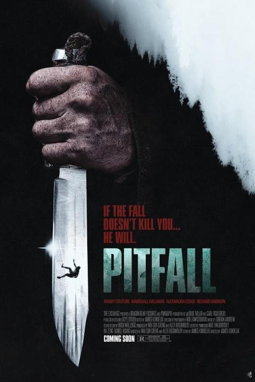 HD正式版！十尺尖牢 Pitfall (2026)简介：一名年轻人在树林中与朋友
