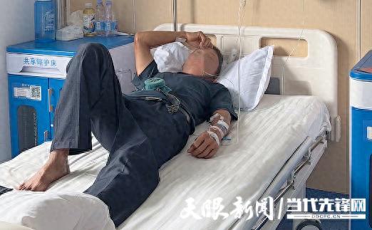 最长4米！贵州一男子连续7个月排出“面条状异物”，医生：很可能和吃这种生食有关
