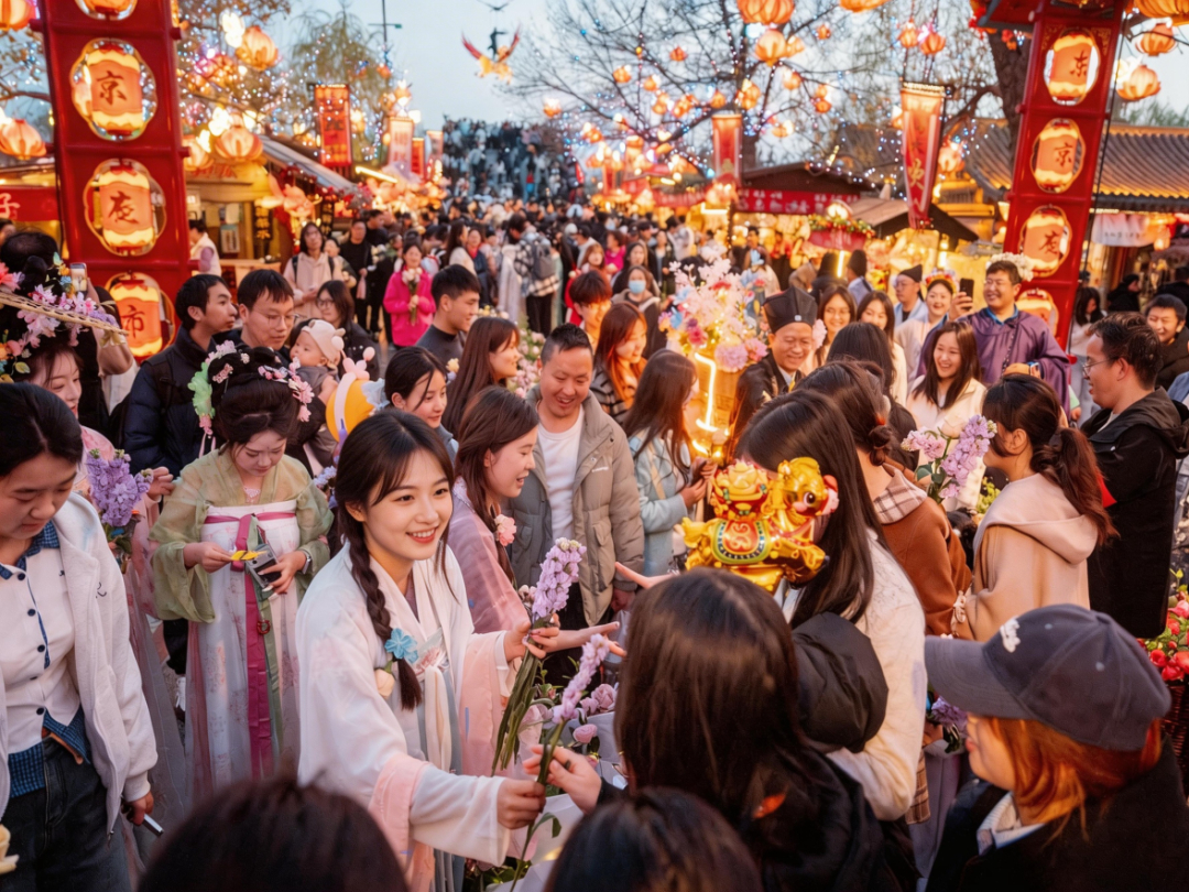 【#苏超带动五一江苏酒店预订量大涨#】#五一拼假请4休11#今年“五一”假期，不