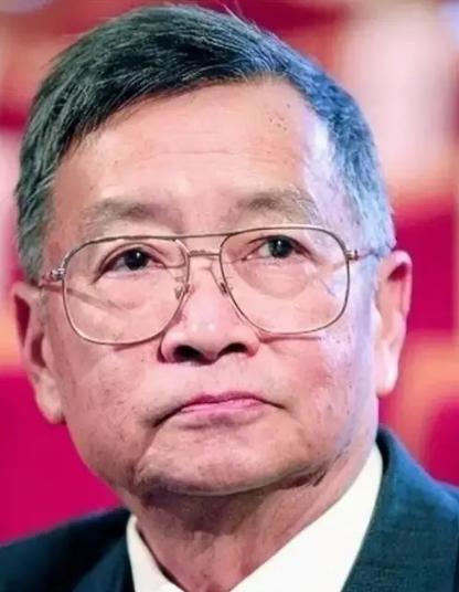 1969年，37岁梁从诫被下放江西劳动，妻子周如枚立刻提离婚，还给儿子改名换姓，