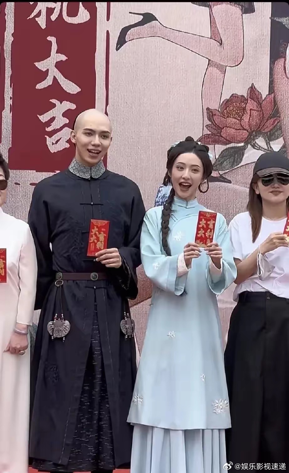 号外：《还珠格格》又开始翻拍了，只不过以短剧的形式翻拍，剧名暂定为《还珠》。不知