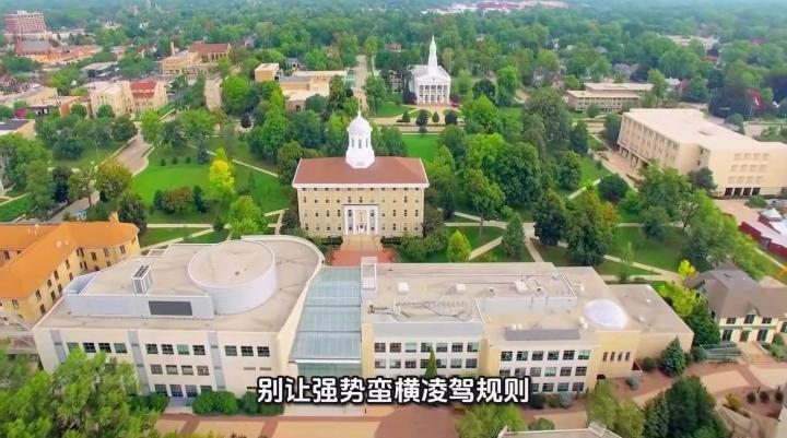 最近姚安一中的事大家应该都刷到了，思政组的杨红娟现在已经被停职接受调查了，这事闹