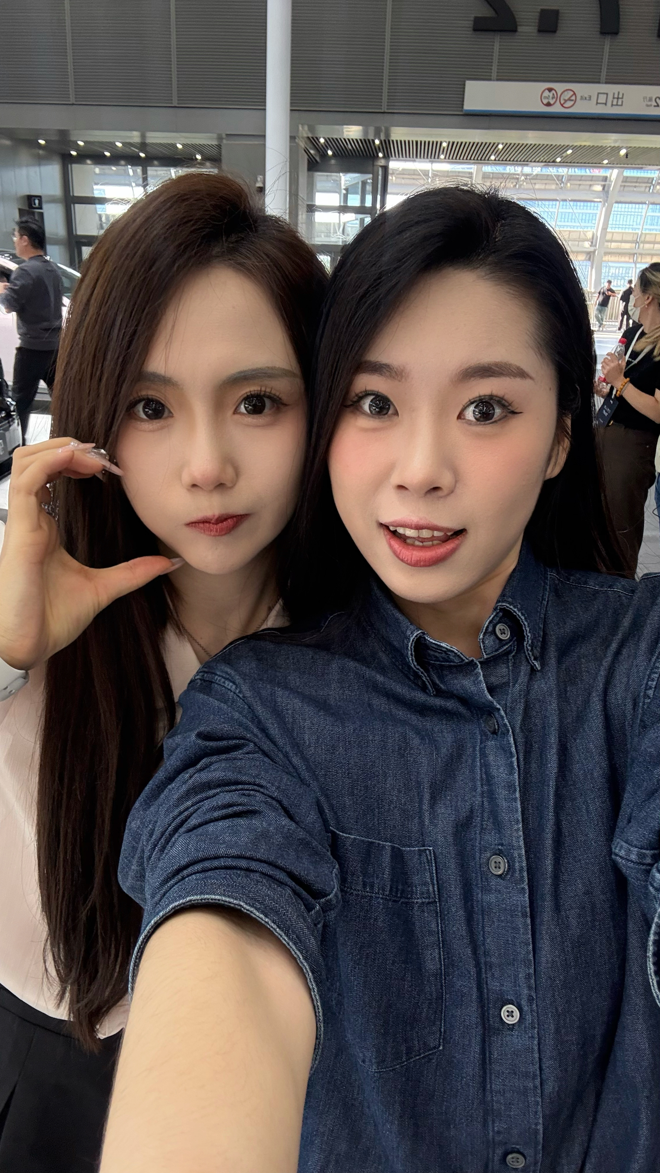 广州车展结束工作喽偶遇香香软软的小蛋糕 见到了好久没见的盆友 去奇瑞展台吃了鳗鱼