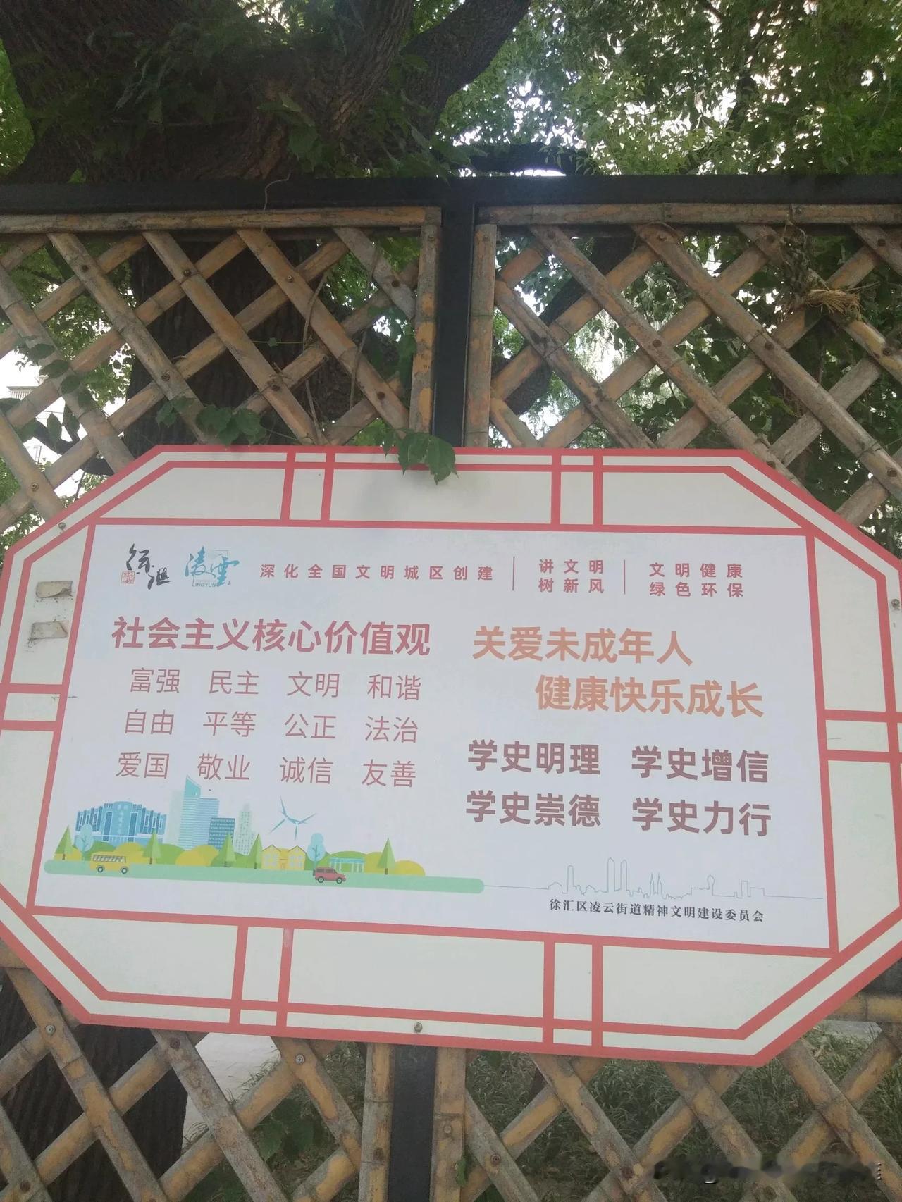 能停下驻足、认真阅读的一定是正能量的人。请问，有人在阅读吗？#好好读书😁#