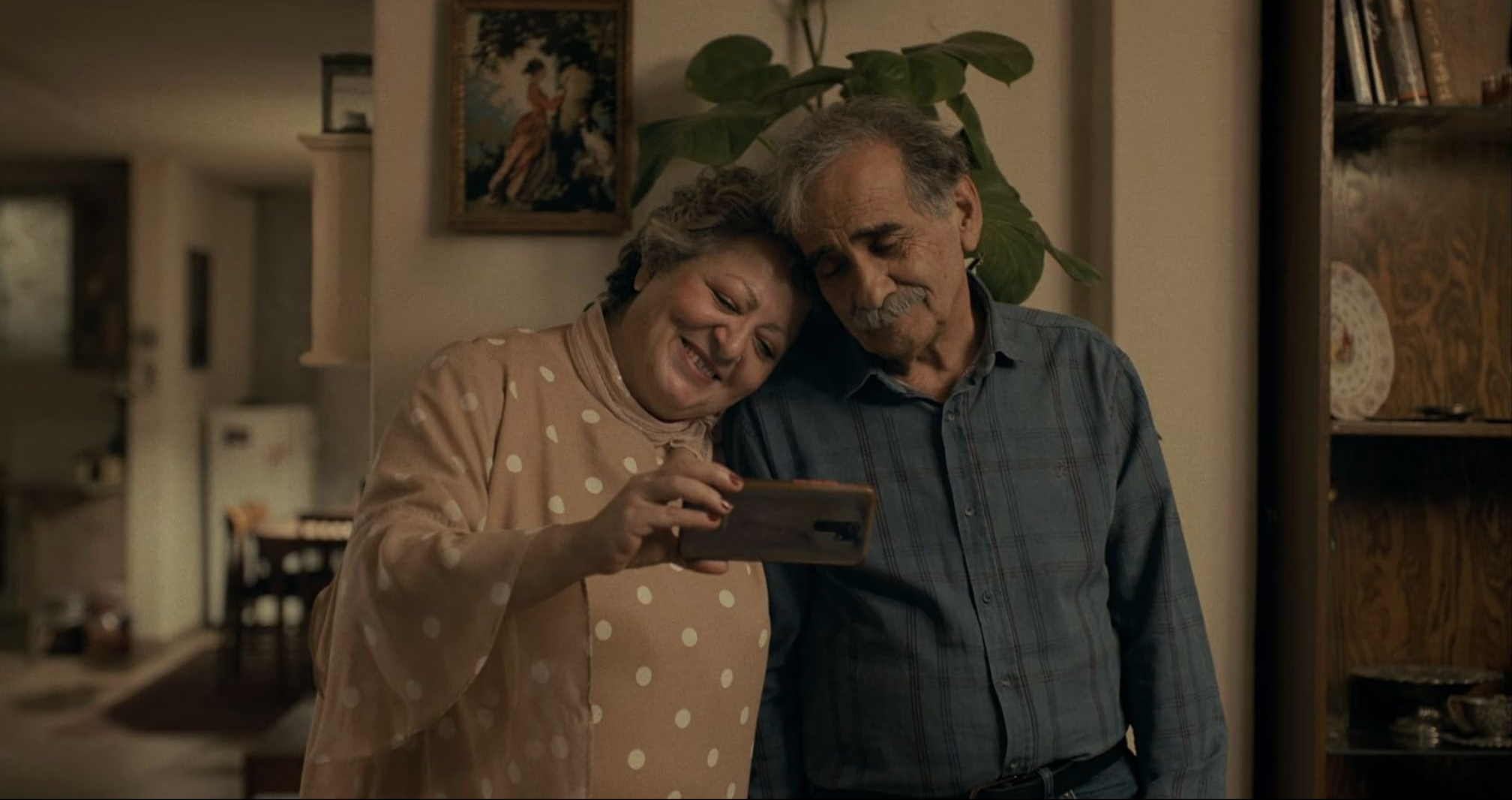 晚安🌙“没有什么是永恒的。”“有些东西是。”“比如什么？”“我不知道，也许什么