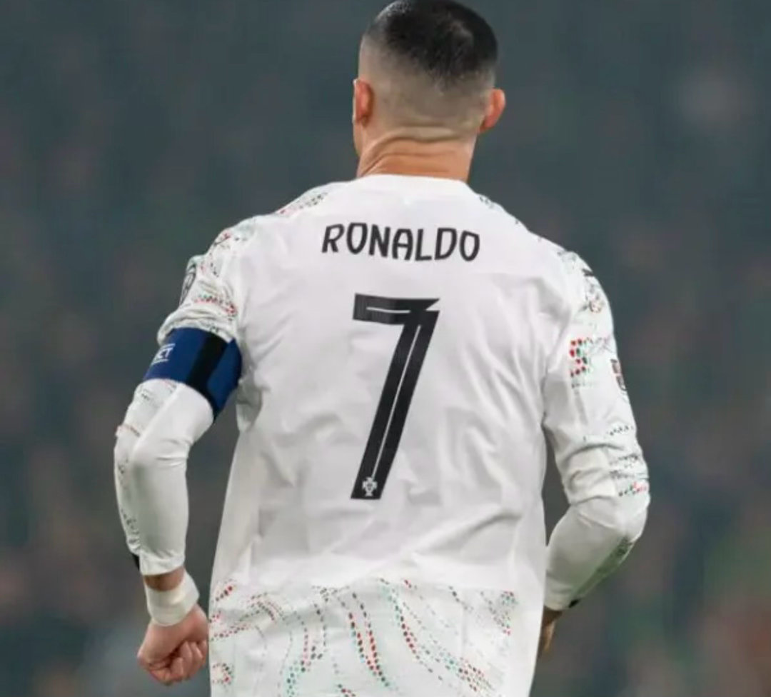 记者：葡萄牙要想在世界杯夺冠，C罗必须替补体育明星足球 《解放报》记者格雷戈里-