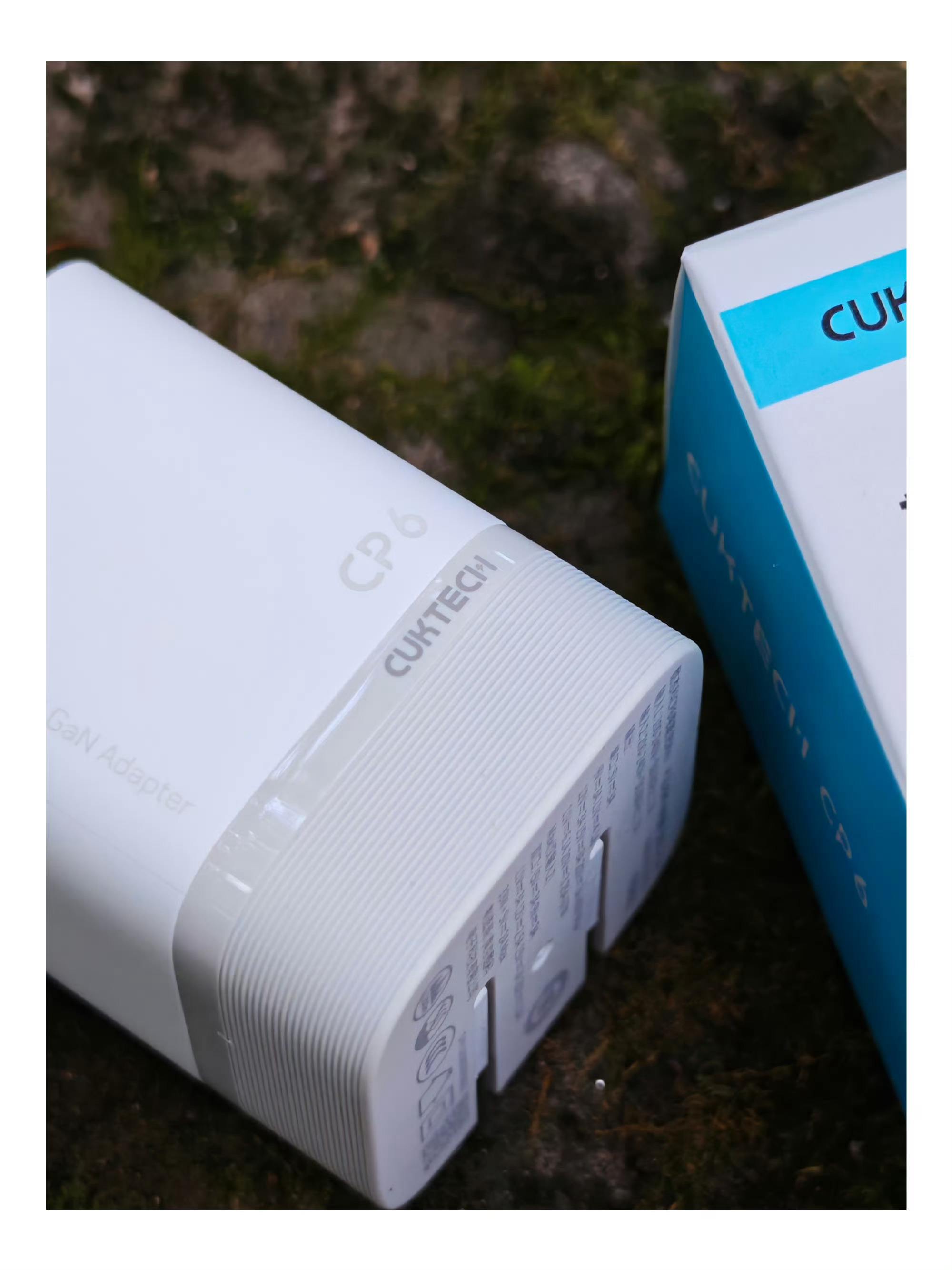 酷态科CP6电能充Mini，整体设计很小巧，平时出门旅行或者出差都很方便携带 