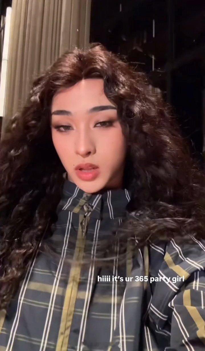 #伊能静儿子恩利cos酷娃恰莉##恩利cos酷娃恰莉#恩利又穿女装了，好酷！ ​