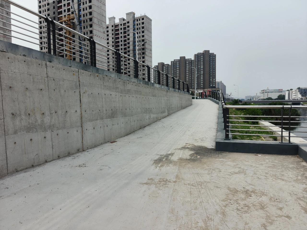 淄川这里新建亲水平台一处！

为了丰富市民的业余生活，提供更多休闲运动场所。淄博