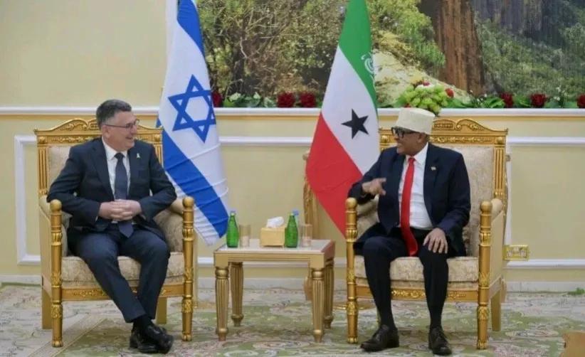 《国土报》报道，当地时间7日，正在索马里兰访问的以色列外长吉迪恩.萨尔表示，他已