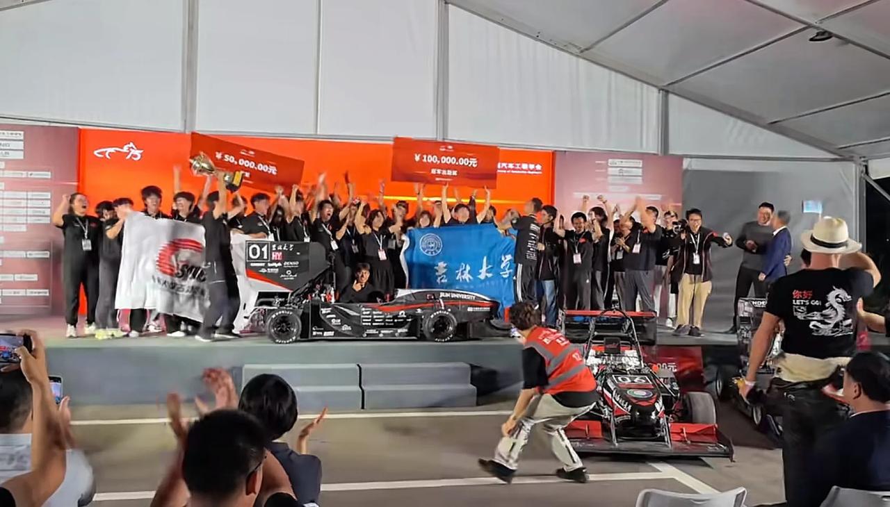 中国大学生方程式汽车大赛，吉林大学荣获冠军！七年六冠，五连冠，吉大车辆工程果然名
