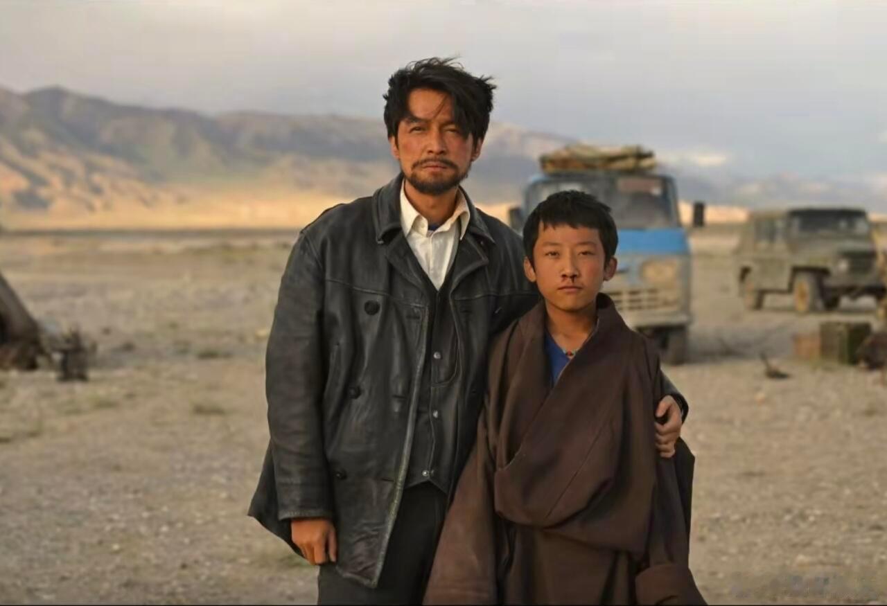 看演员表才认出来是胡歌多杰痛失女儿那段直接给我哭崩了，演得太真了😭 