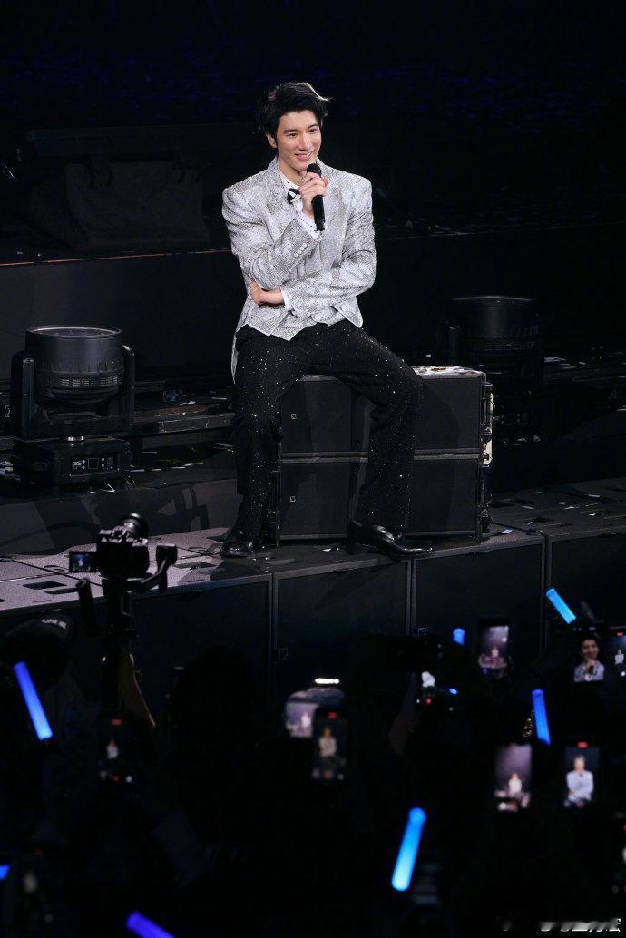 王力宏说谈恋爱看缘分经纪人希望王力宏快点恋爱 据台媒，王力宏受访时回应是否想再谈