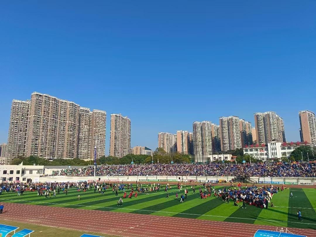 今天湘超娄底VS永州的四强赛，永州体育馆座位第二观赛场，在长沙都能感受到家乡人民