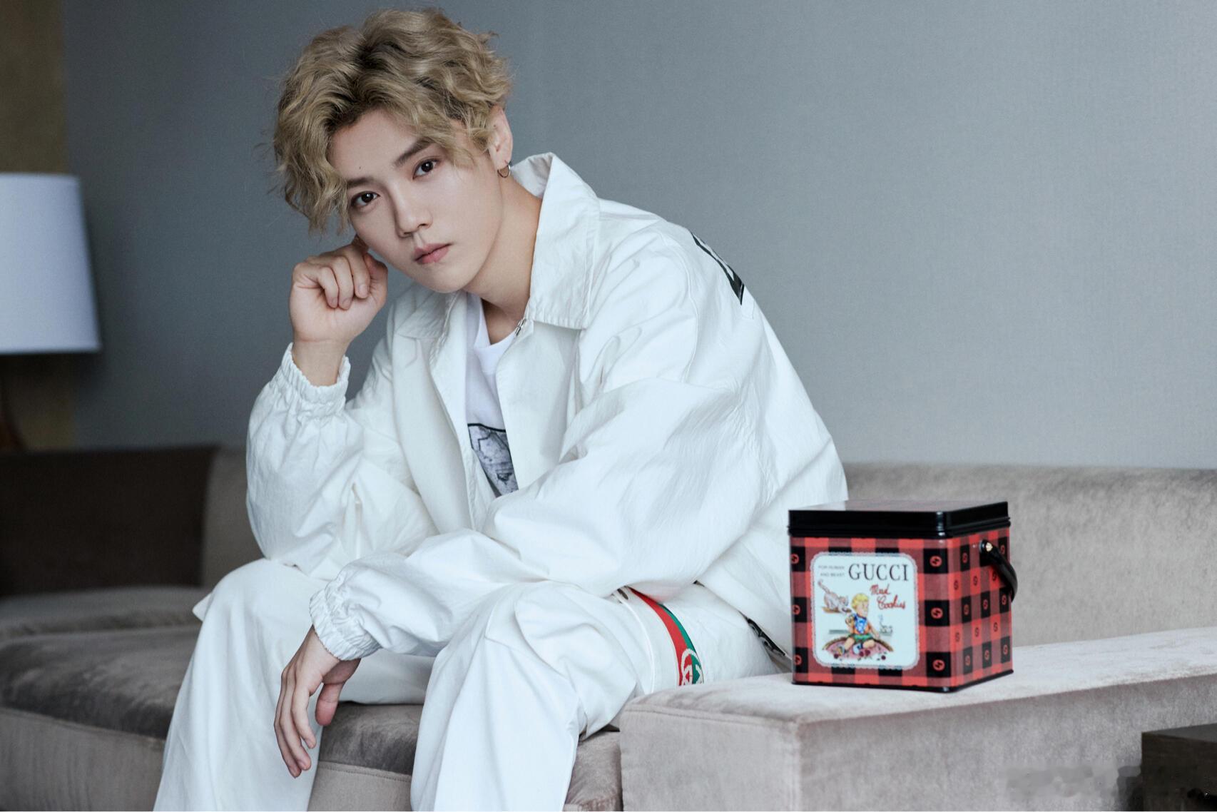 #鹿晗[超话]#  白色少年治愈上线，白色少年晚安福利，真的太爱了 白衣鹿就是帅
